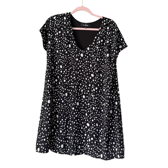 Lulus Dresses & Skirts - Lulus Black White Dots V-Neck Short Sleeve A-Line Dress M Casual Office Wear